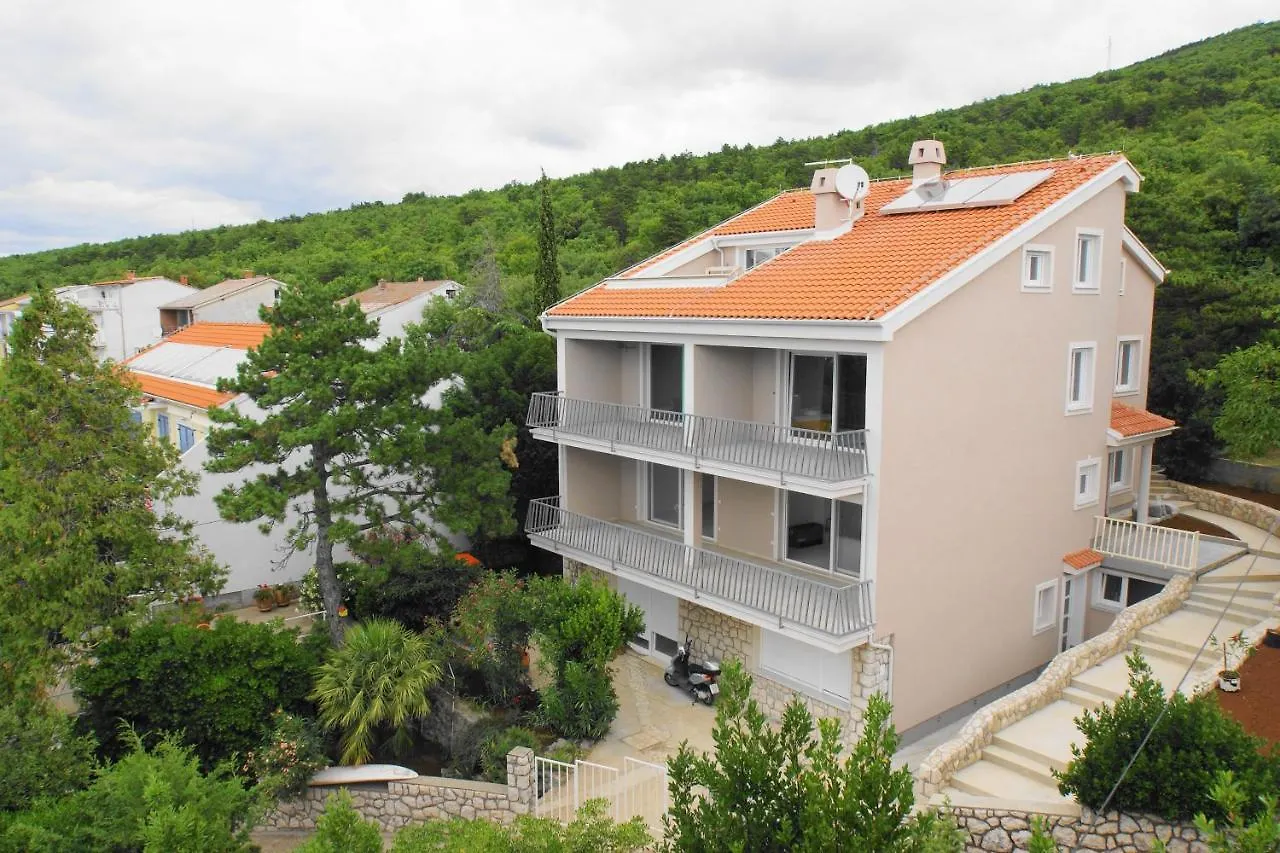 Apartment Apartmani Selce 30660 - Tomislav