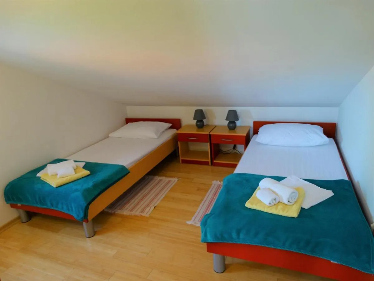 Apartmani Selce 30660 - Tomislav Croatia