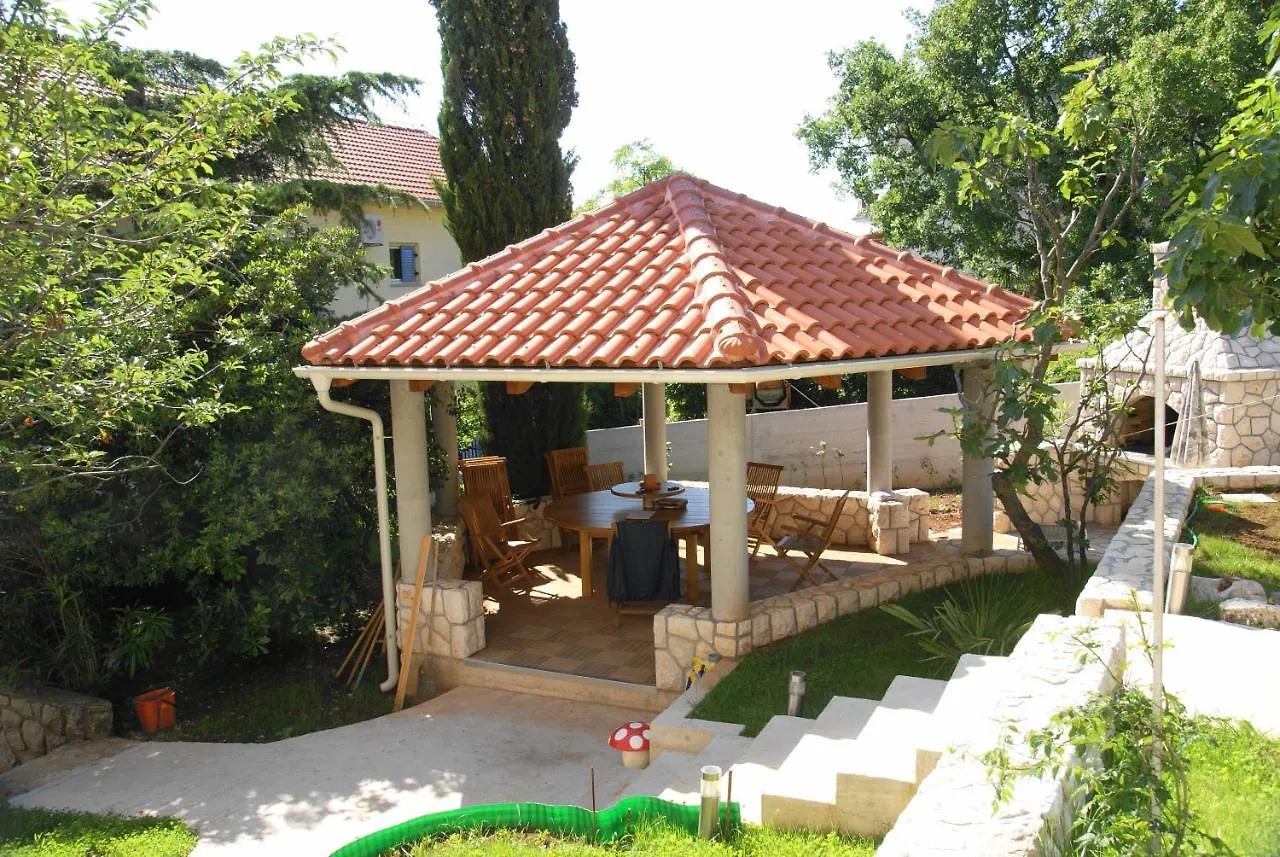 Apartmani Selce 30660 - Tomislav 0*,  Croatia