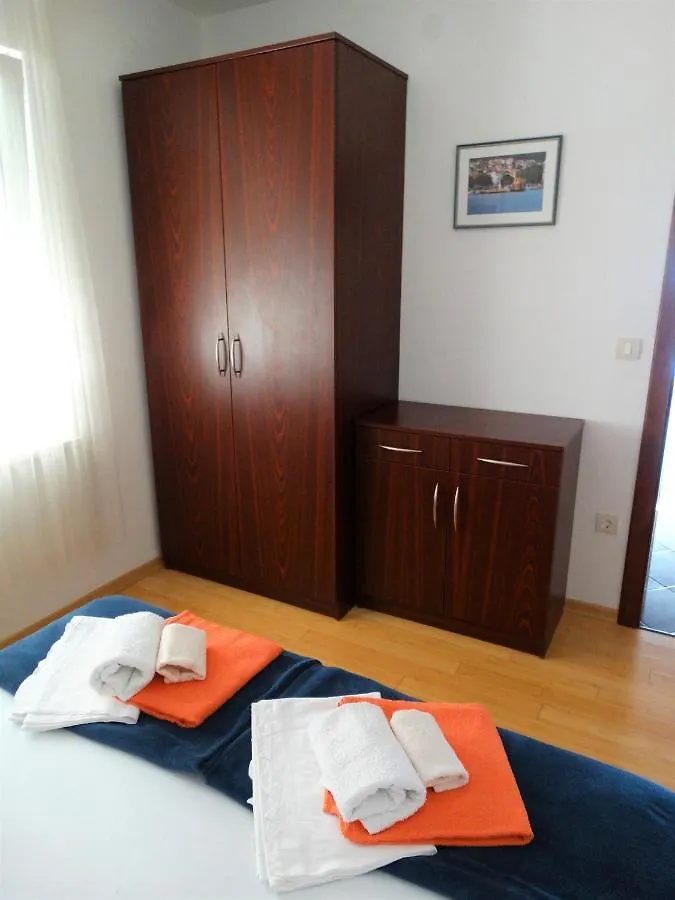 Apartmani Selce 30660 - Tomislav