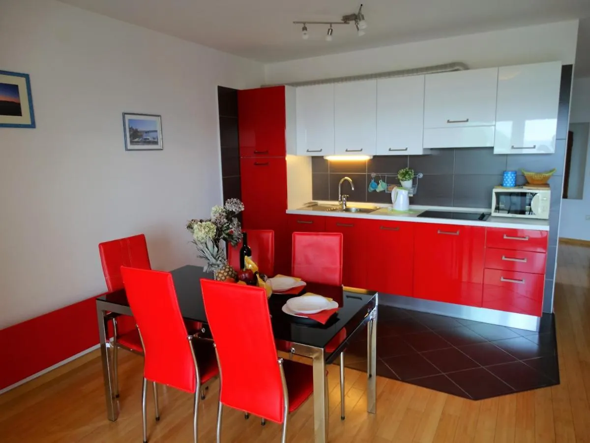 Apartment Apartmani Selce 30660 - Tomislav