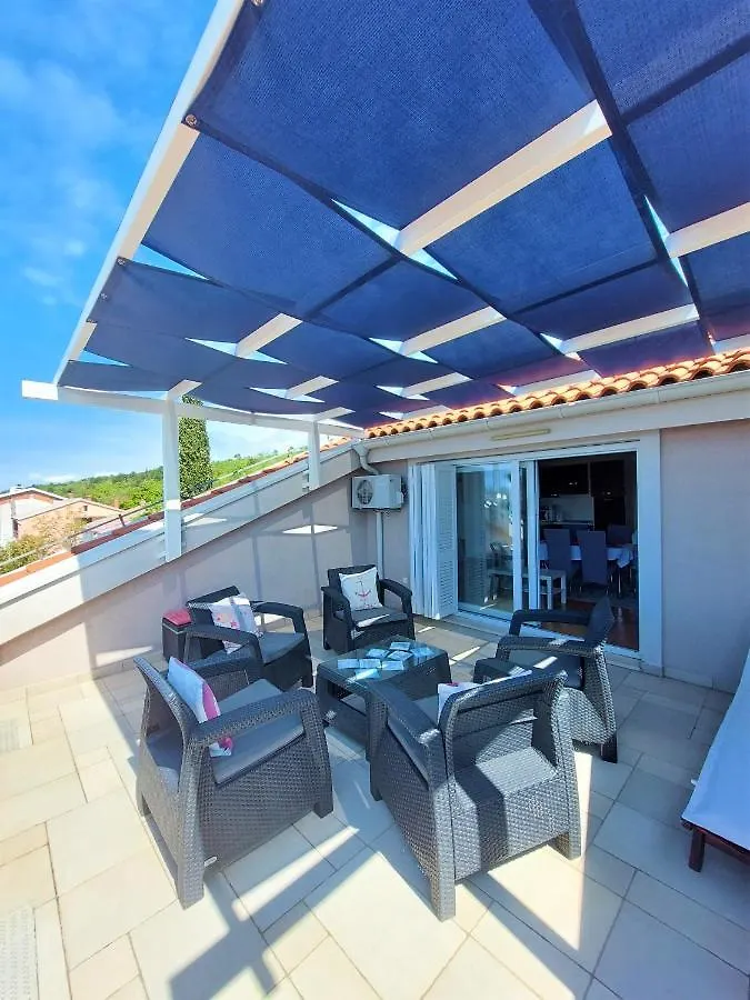 Apartmani Selce 30660 - Tomislav 0*,  Croatia