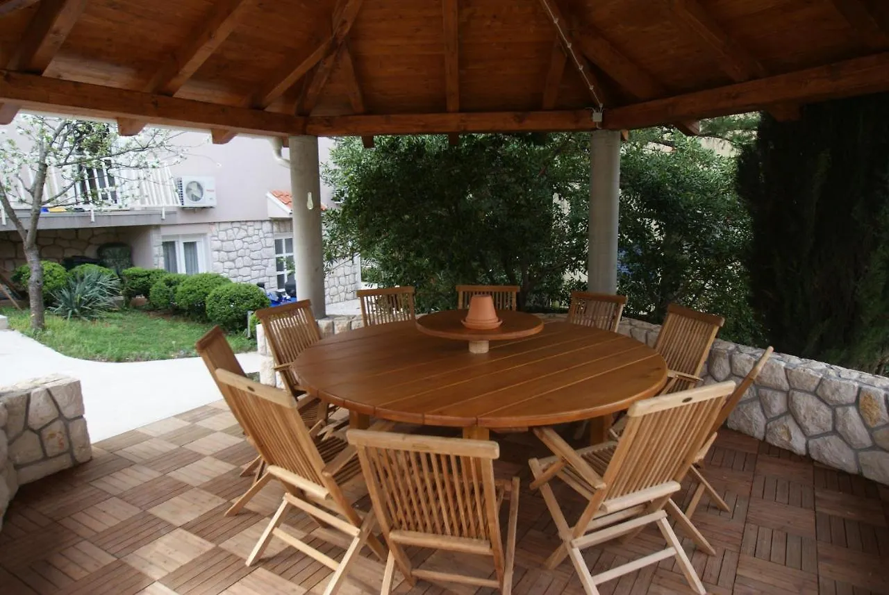 Apartmani Selce 30660 - Tomislav