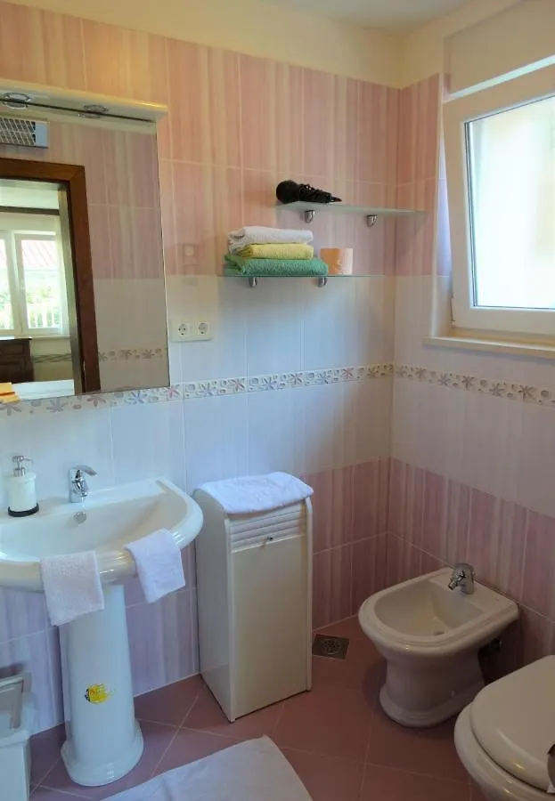 Apartment Apartmani Selce 30660 - Tomislav
