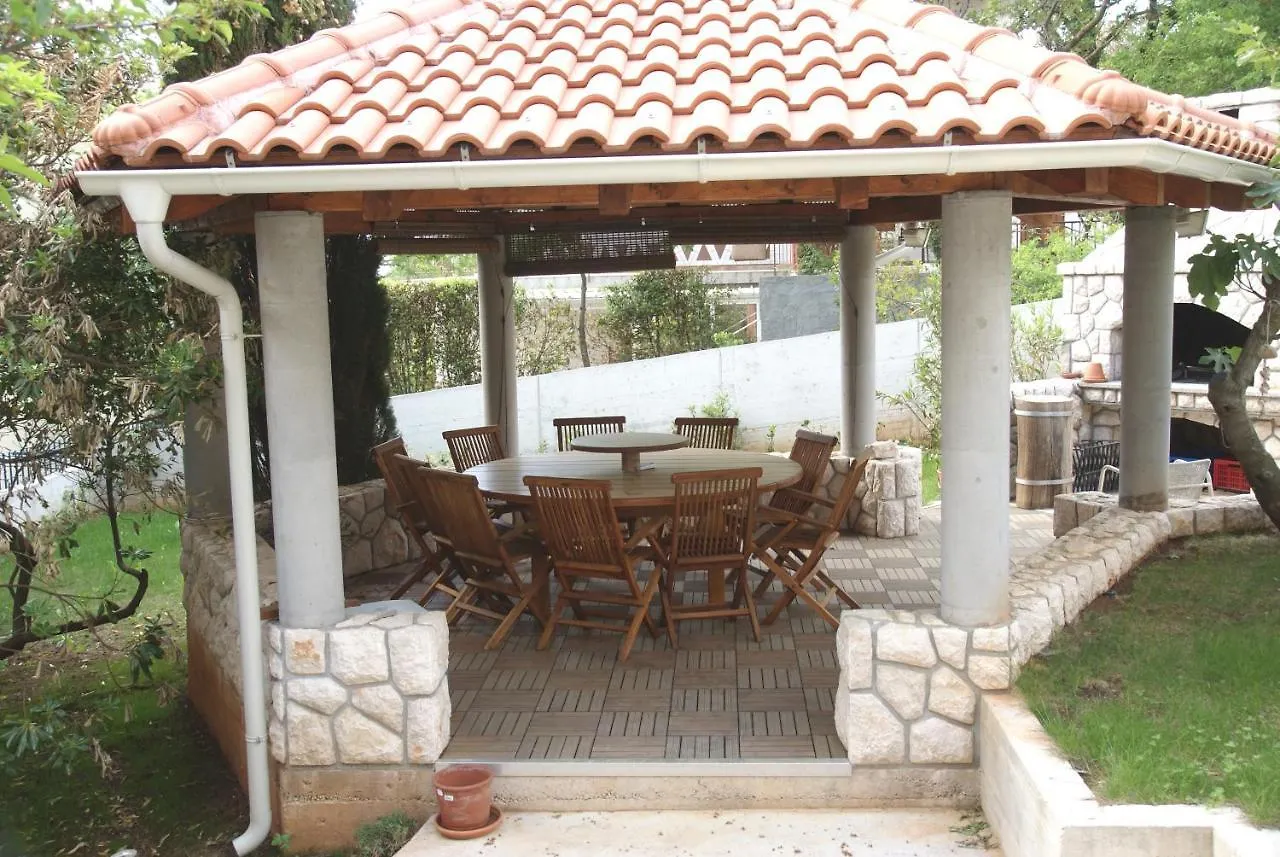 Apartment Apartmani Selce 30660 - Tomislav