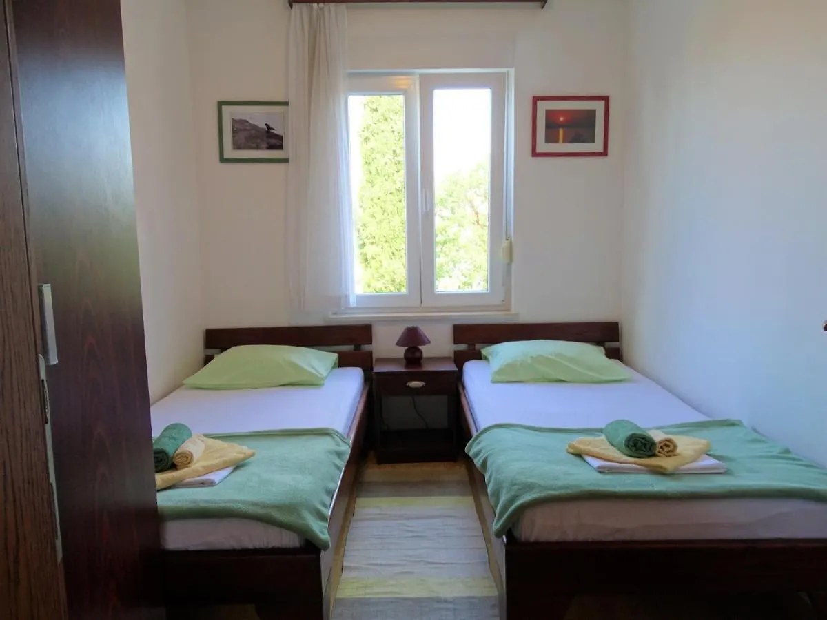 Apartmani Selce 30660 - Tomislav Croatia