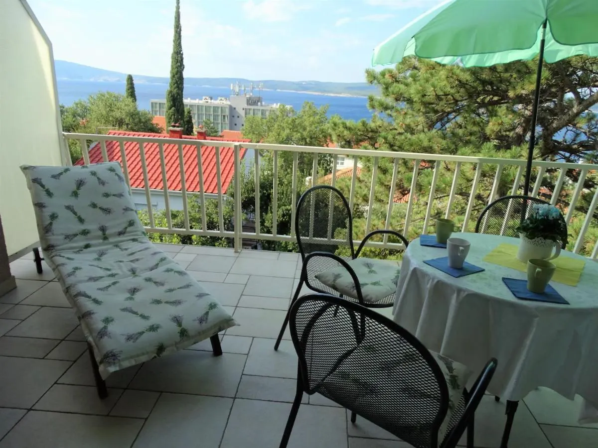 Apartmani Selce 30660 - Tomislav 0*,  Croatia