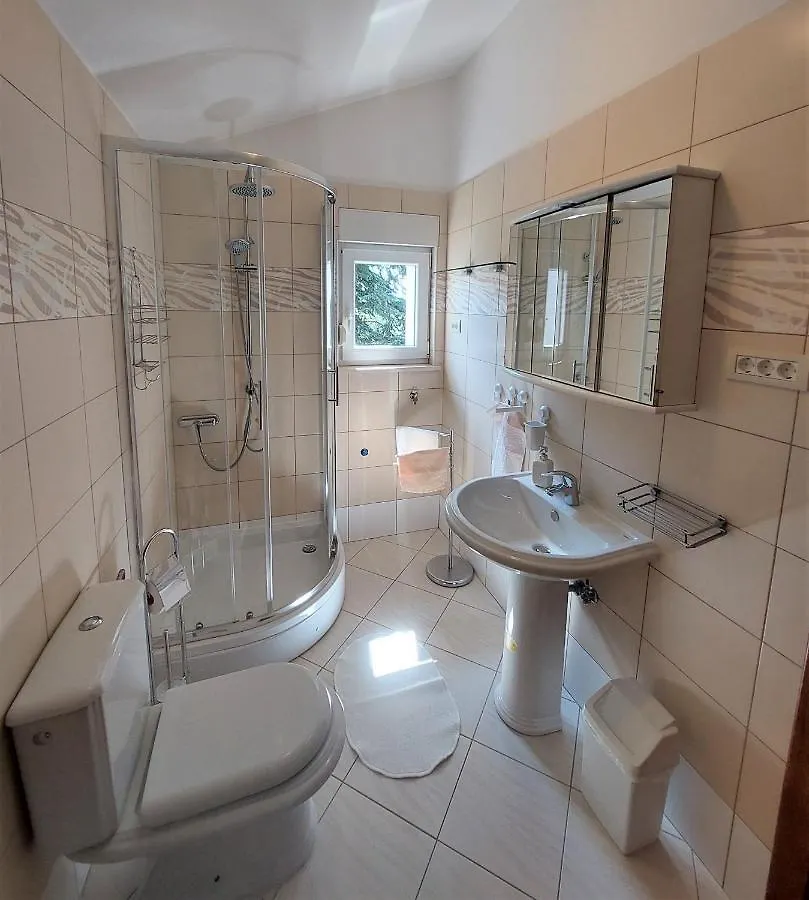 Apartmani Selce 30660 - Tomislav 0*,